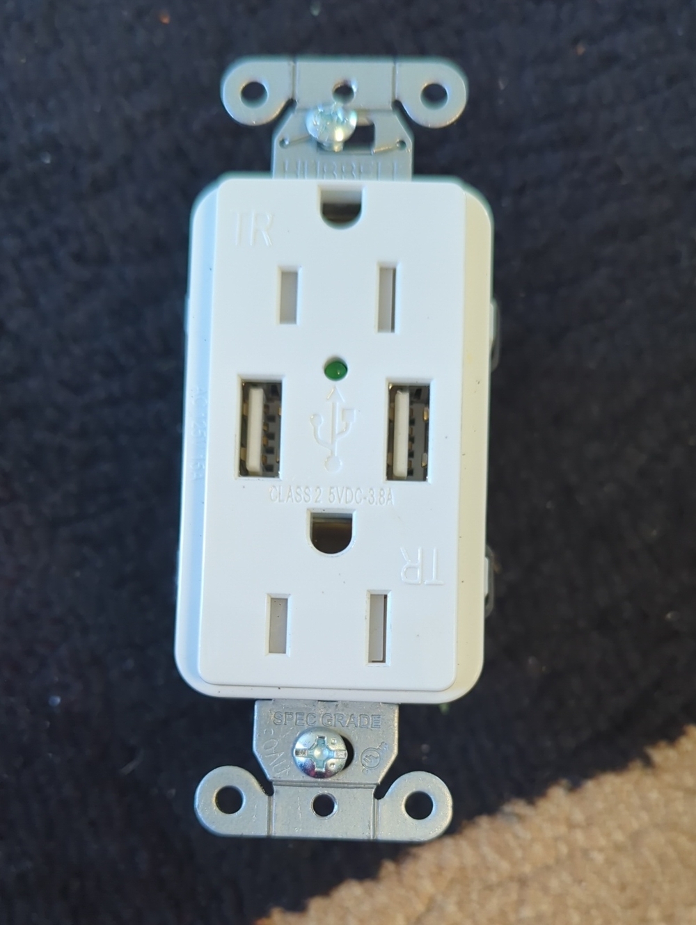 Spec Grade 15A Tamper-Resistant Decorator Outlet w/ Dual USB Ports - White
